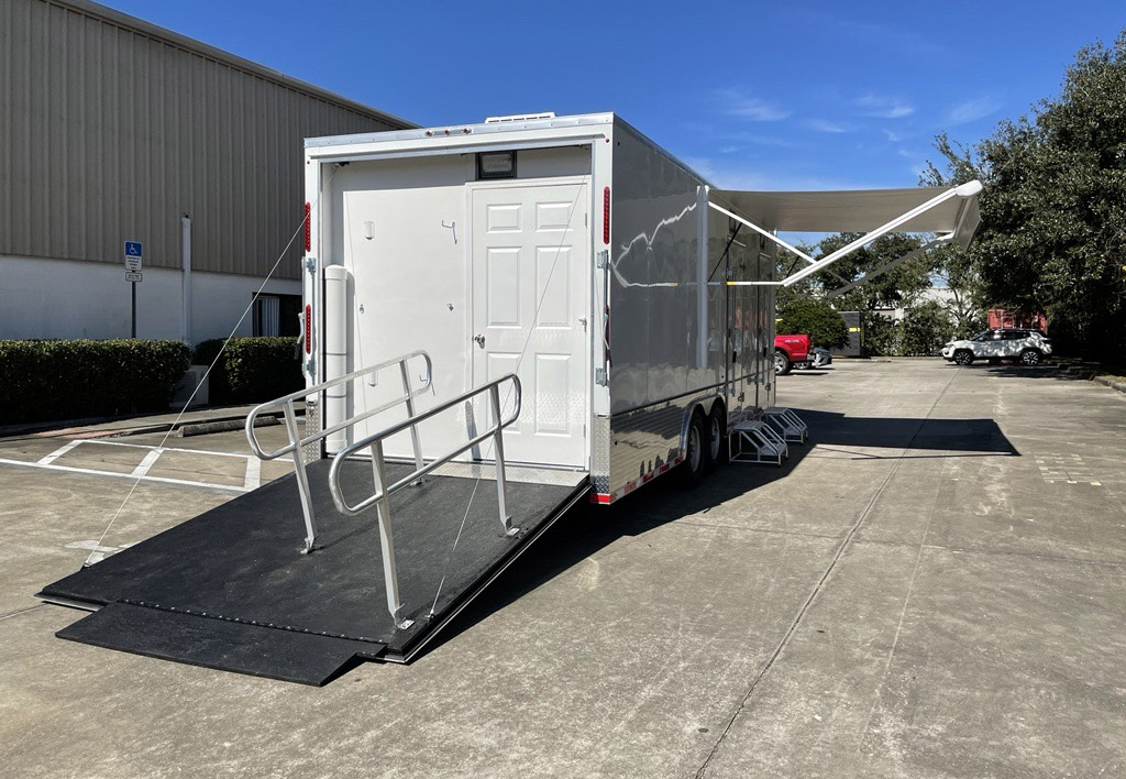 Ramp to ADA Door Vaccine Unit Mobile2